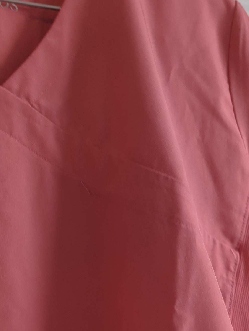 Just Scrubs Coral Wrap V-Neck Scrub Top P2P 24 L26 NWOT - Picture 8 of 9